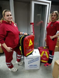 Rettungsrucksäcke und Metallschrank im Notfallzentrum Charkiv gut angekommen